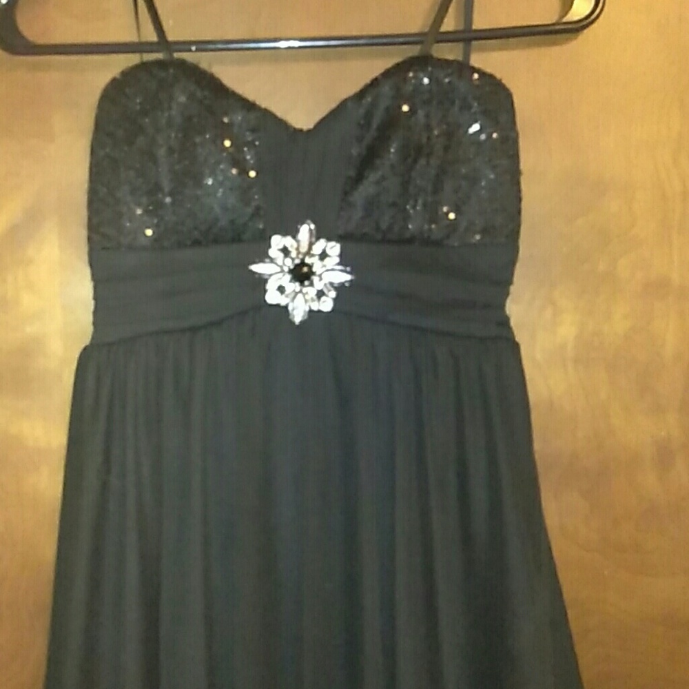 Dress - Picture 3 of 4